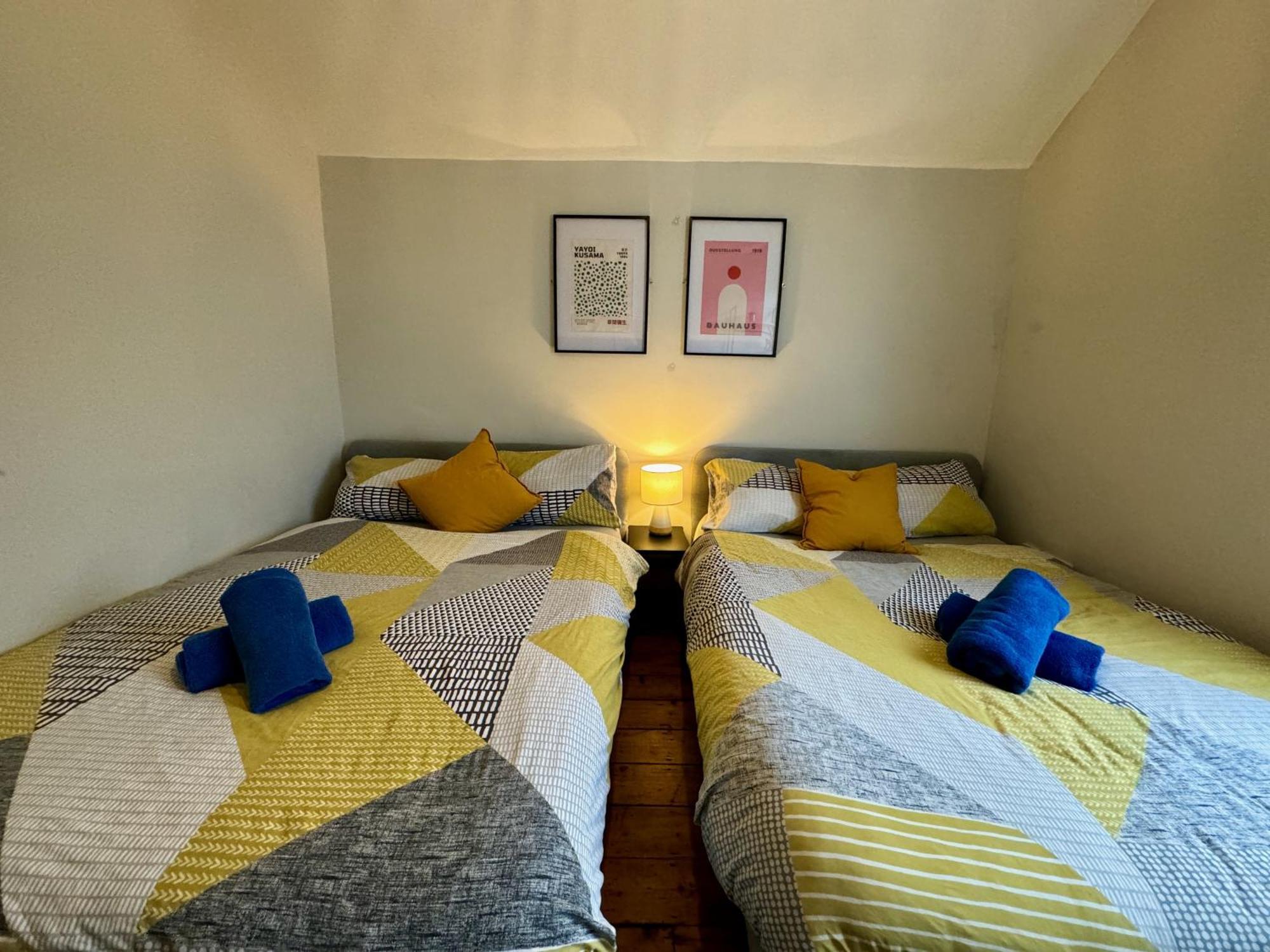 Large Citycentre Townhouse & Hot Tub, Pool Table And Offroad Parking Cardiff Exterior foto