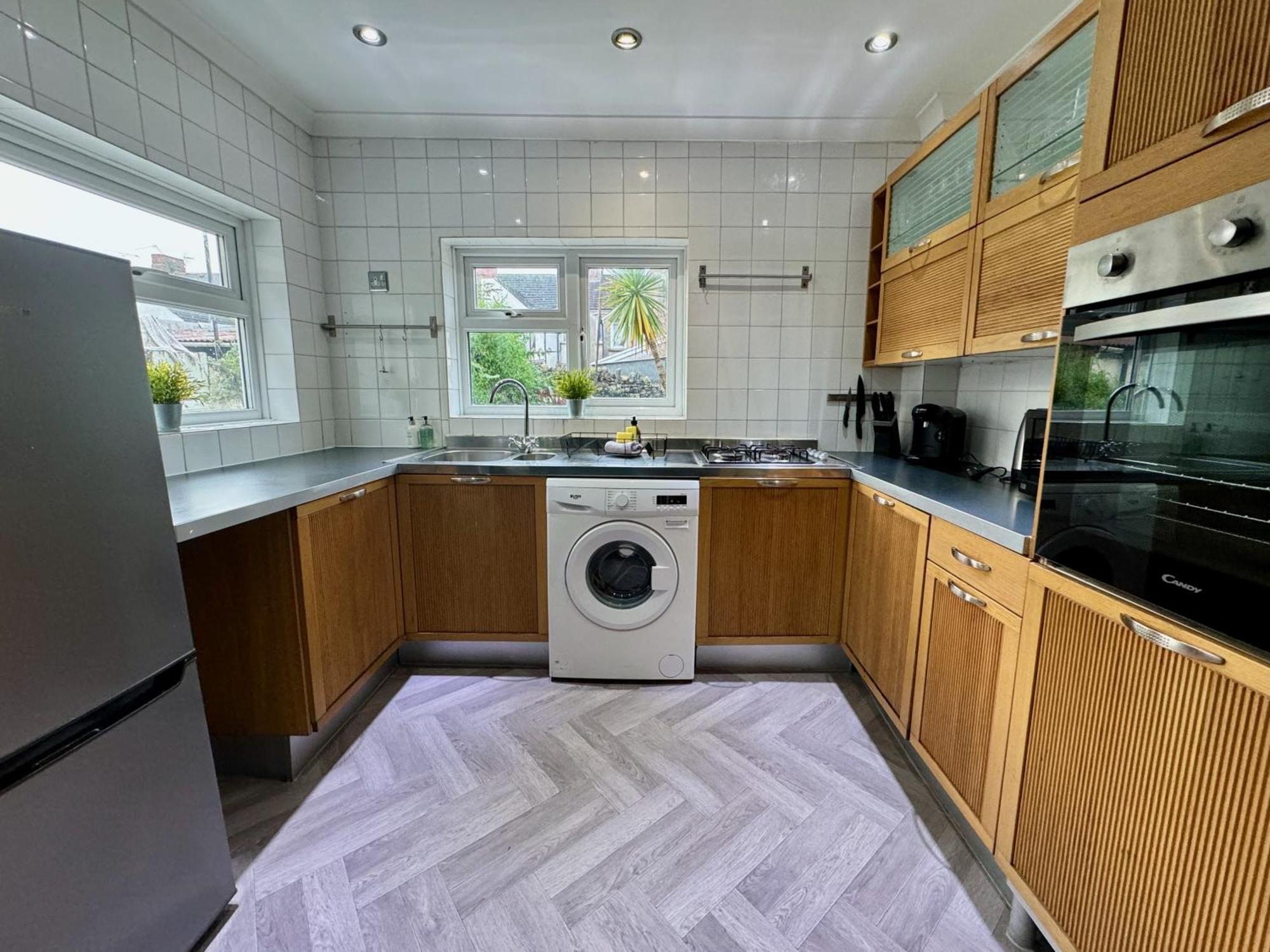 Large Citycentre Townhouse & Hot Tub, Pool Table And Offroad Parking Cardiff Exterior foto